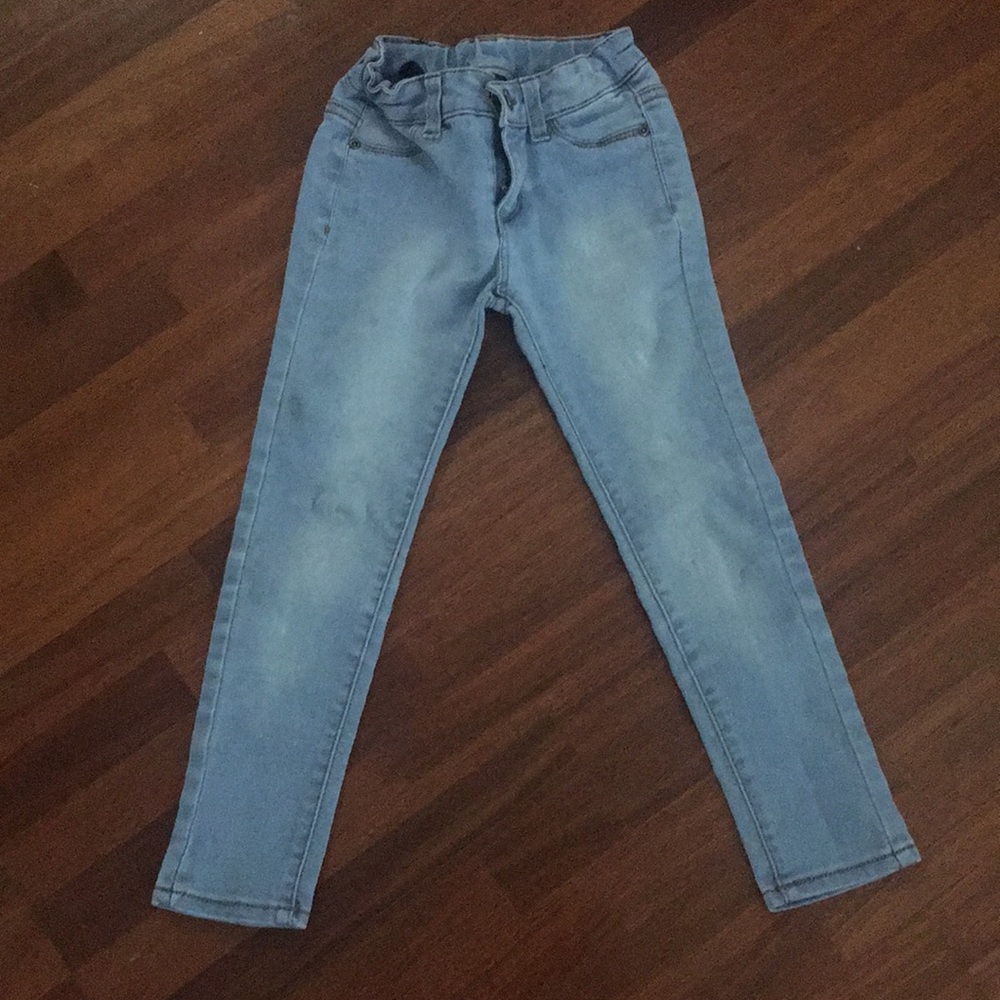 DKNY skinny jeans size 5 in girls great condition